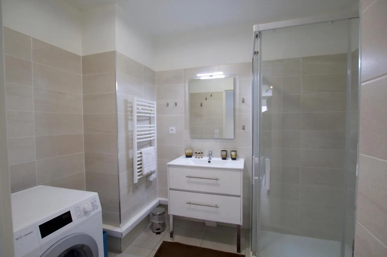 Krystal Palace B Beausoleil 0*,