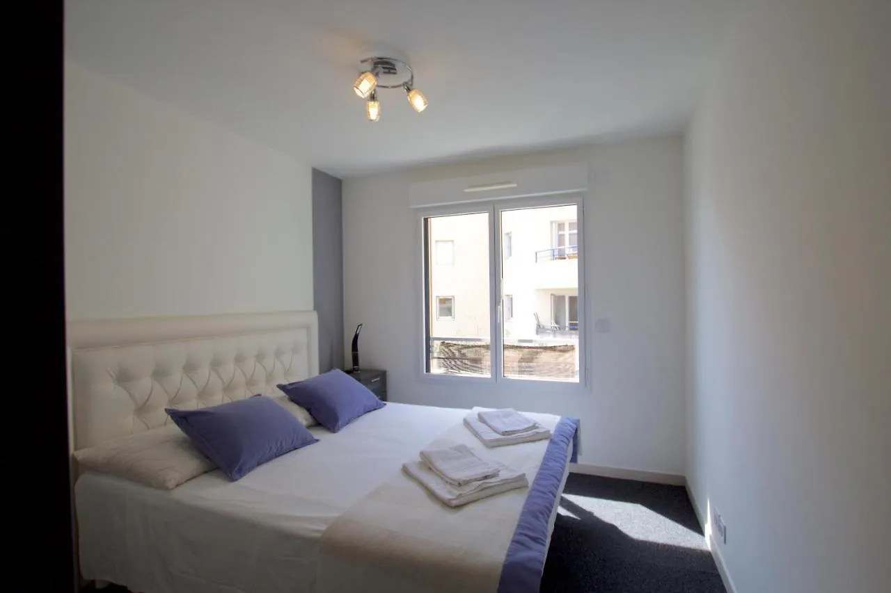 Krystal Palace B Beausoleil 0*,  France